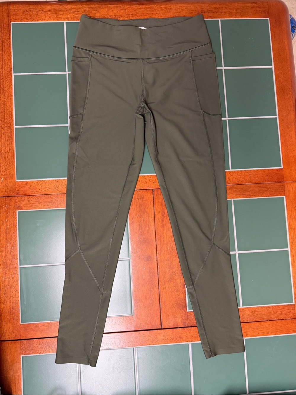 Victoria’s Secret Olive Green High-Waist Athletic Leggings size Large Long